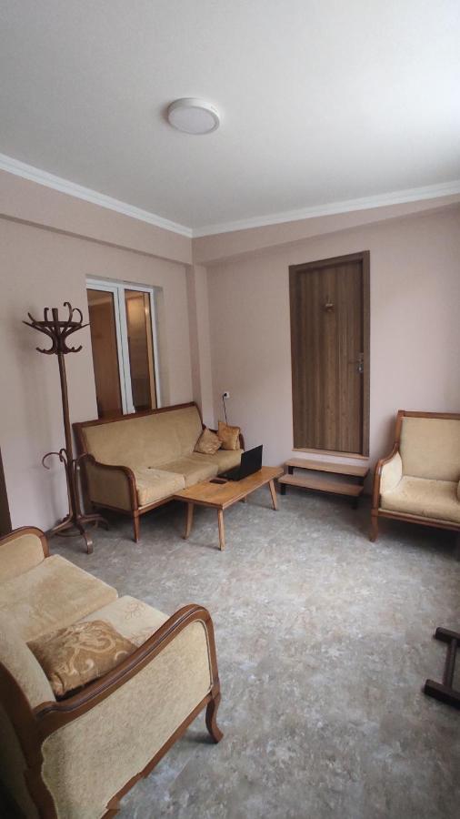 Guesthouse Mabu - 4 Newly Built Rooms In The Heart Of Местия Екстериор снимка