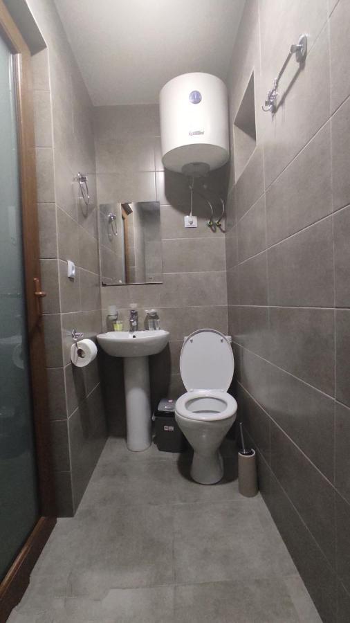 Guesthouse Mabu - 4 Newly Built Rooms In The Heart Of Местия Екстериор снимка