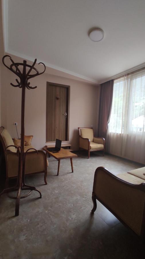 Guesthouse Mabu - 4 Newly Built Rooms In The Heart Of Местия Екстериор снимка