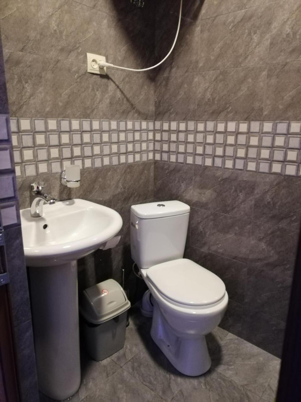 Guesthouse Mabu - 4 Newly Built Rooms In The Heart Of Местия Екстериор снимка